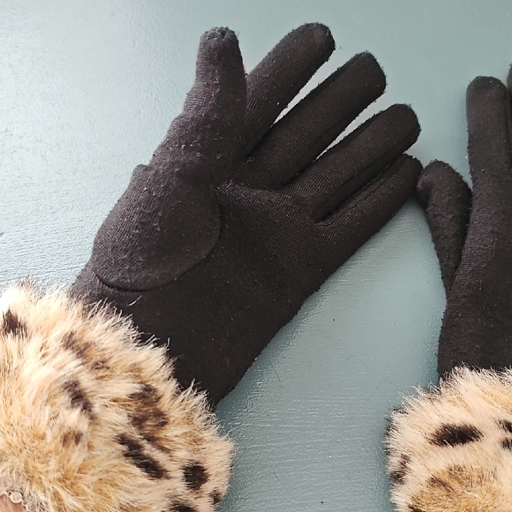 Elegant Black Gloves with Faux Fur Cuffs. Meduim Size.